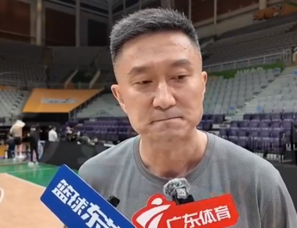 体育游戏app平台周琦跟辽宁队韩德君的内线篮板球争夺-kaiyun体育官方网站全站入口 (中国)官网入口登录